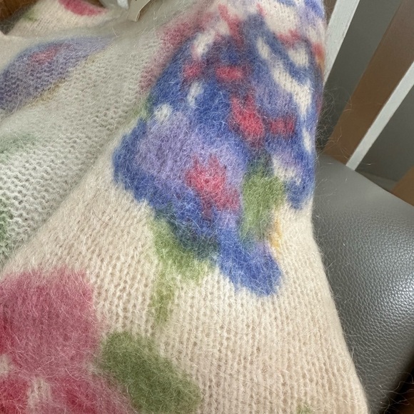 Sézane Floral V-Neck Sweater - Picture 6 of 7